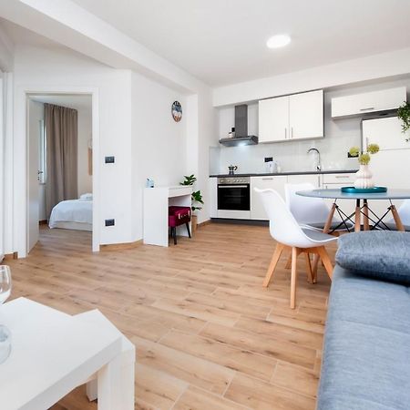 Apartments Sunrise & Sunset Ровин Екстериор снимка