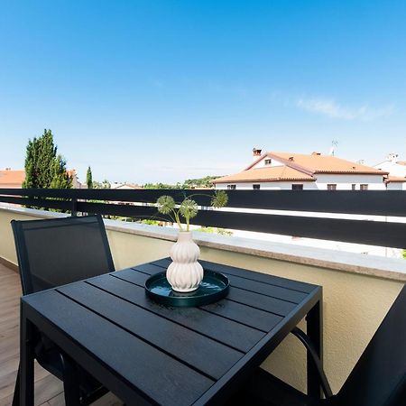 Apartments Sunrise & Sunset Ровин Екстериор снимка