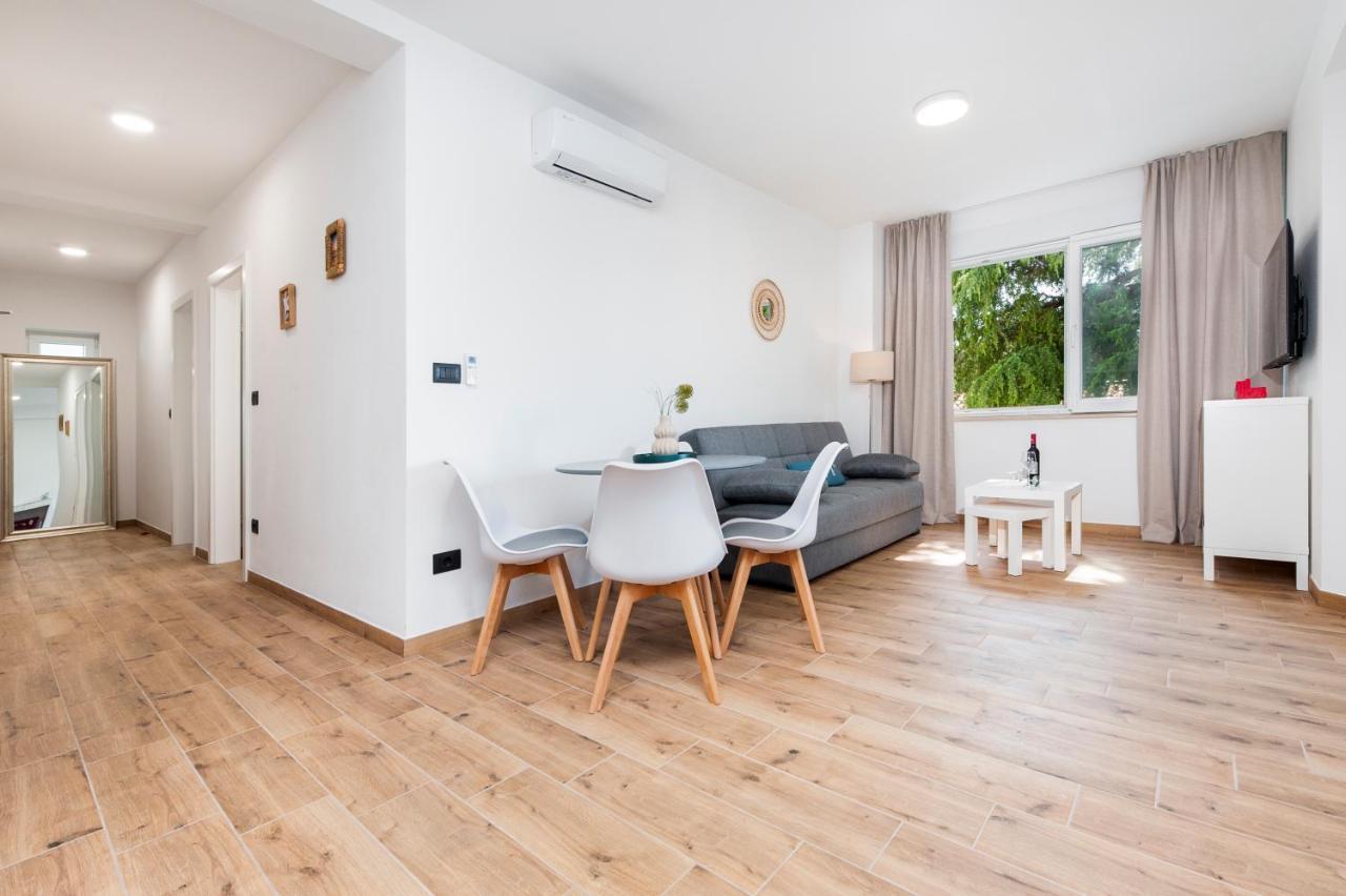 Apartments Sunrise & Sunset Ровин Екстериор снимка