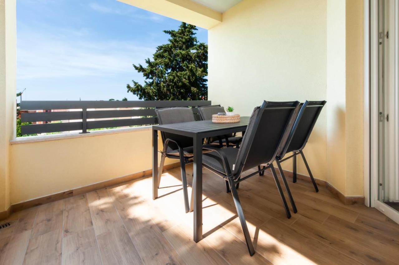 Apartments Sunrise & Sunset Ровин Екстериор снимка