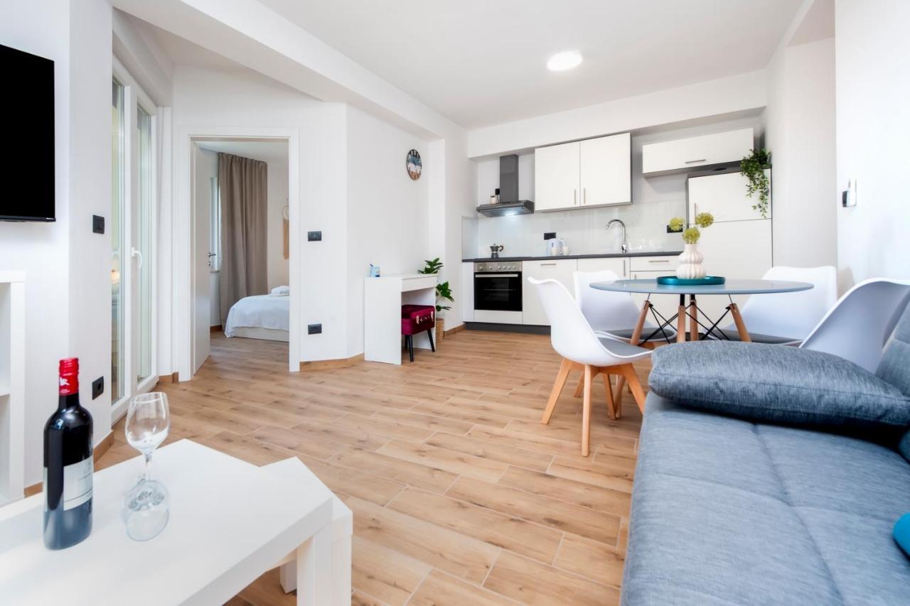Apartments Sunrise & Sunset Ровин Екстериор снимка