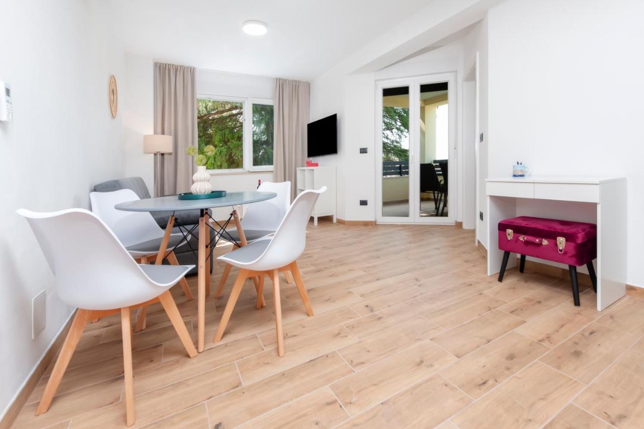 Apartments Sunrise & Sunset Ровин Екстериор снимка