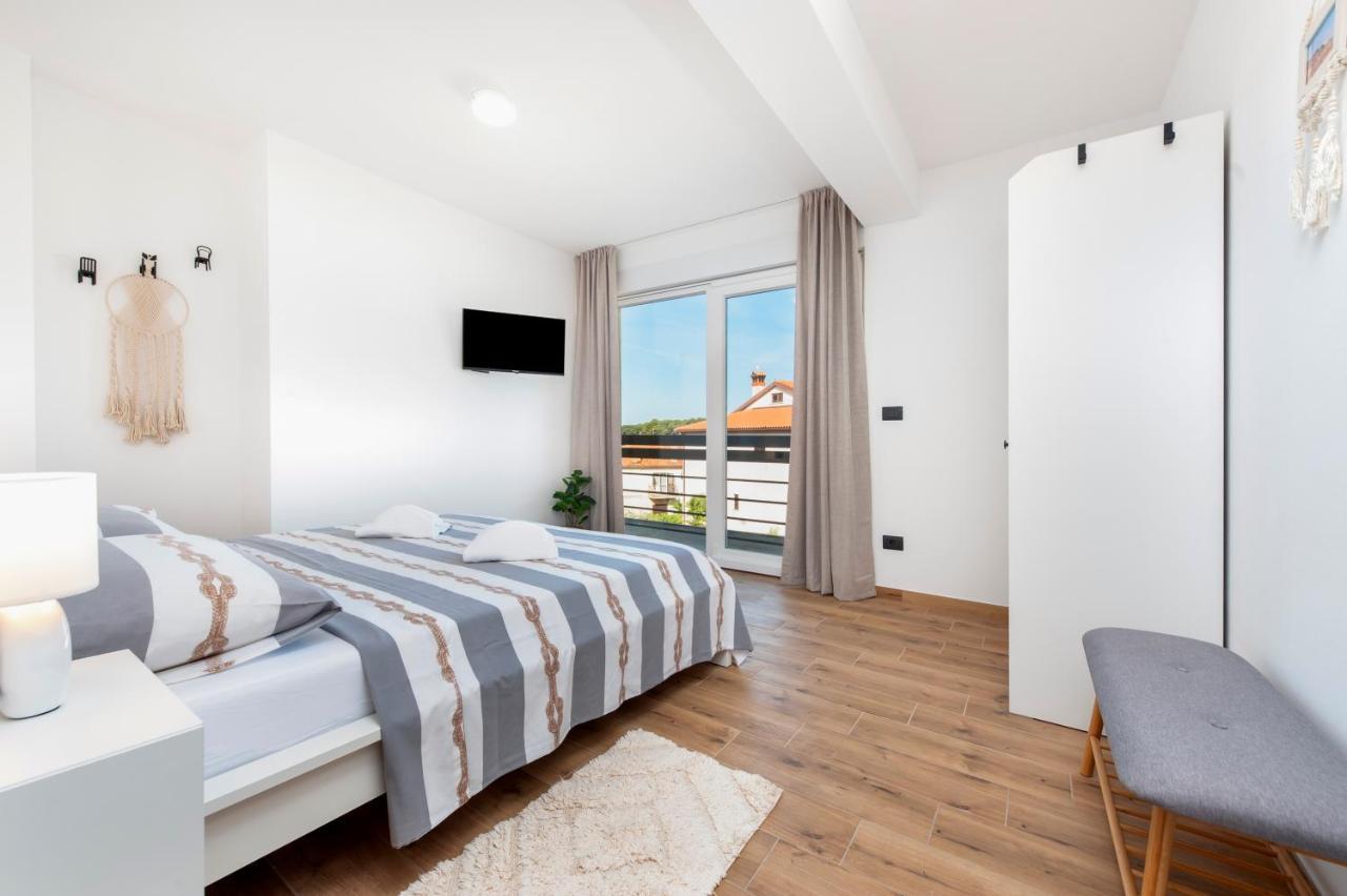 Apartments Sunrise & Sunset Ровин Екстериор снимка