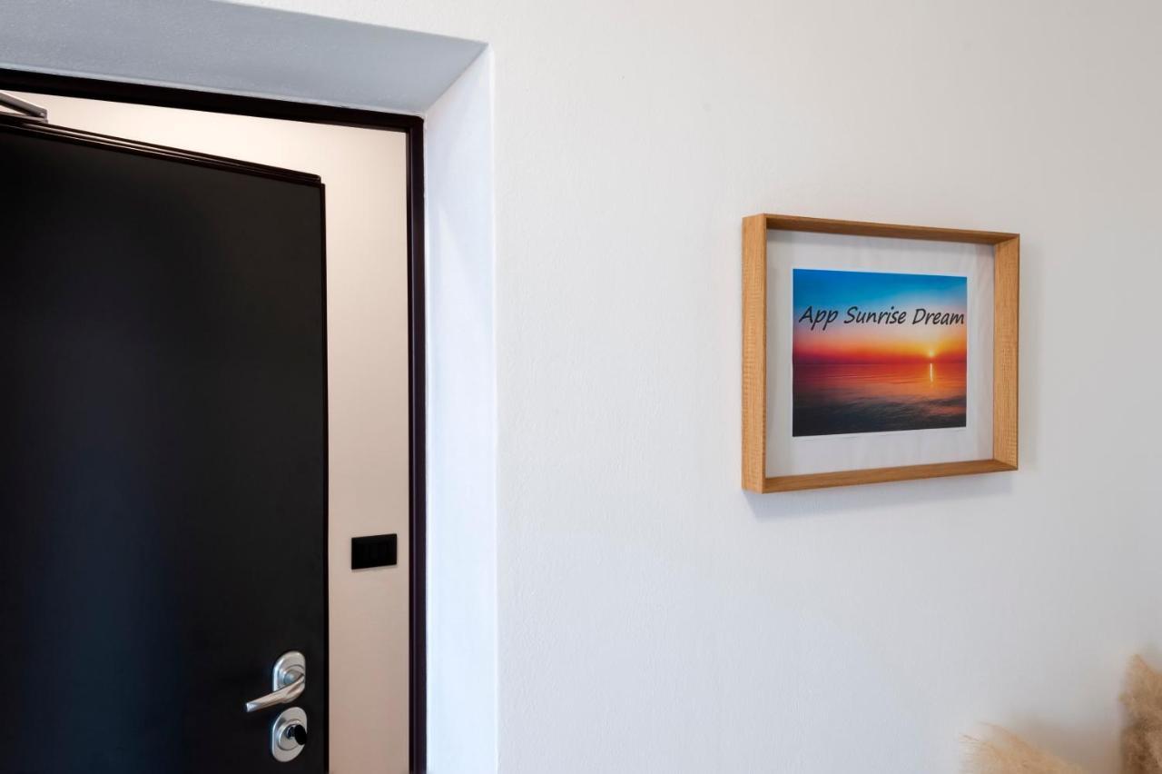 Apartments Sunrise & Sunset Ровин Екстериор снимка