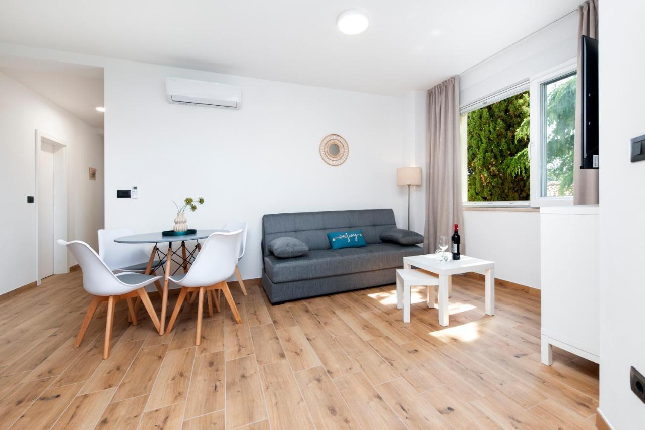 Apartments Sunrise & Sunset Ровин Екстериор снимка
