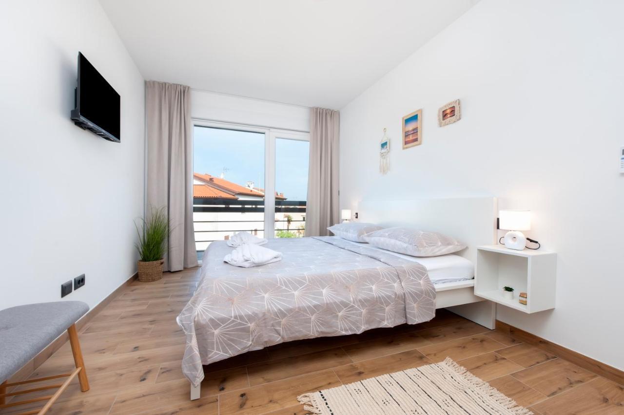 Apartments Sunrise & Sunset Ровин Екстериор снимка