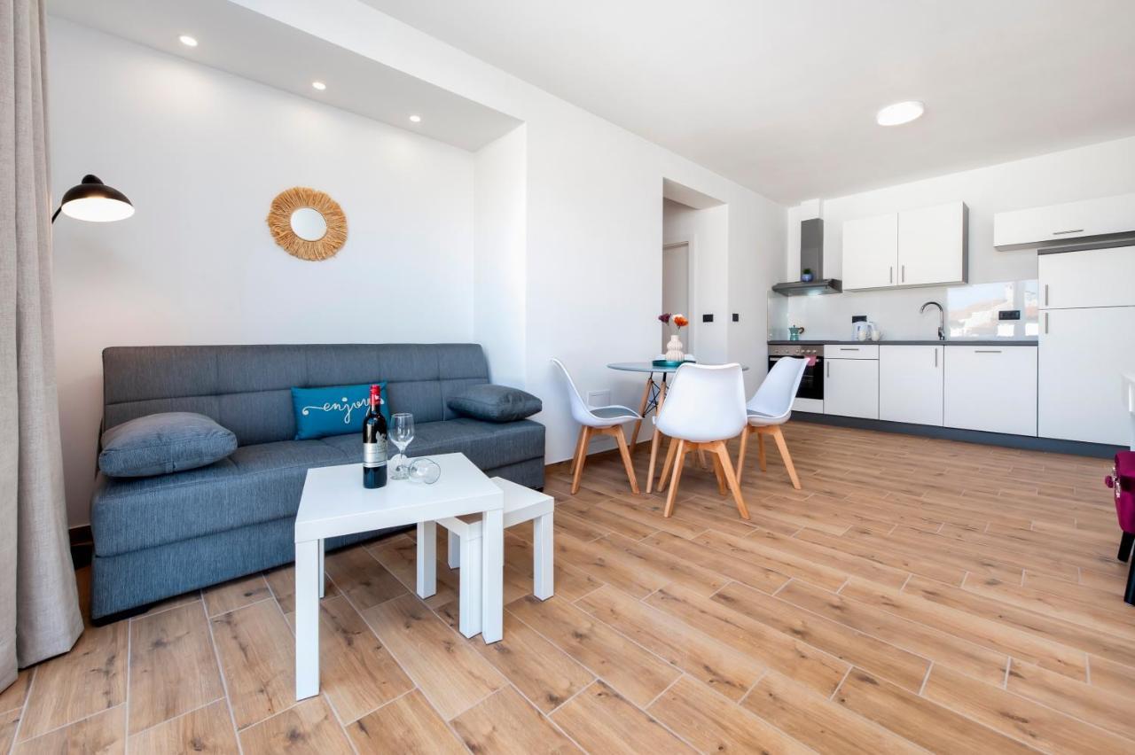 Apartments Sunrise & Sunset Ровин Екстериор снимка