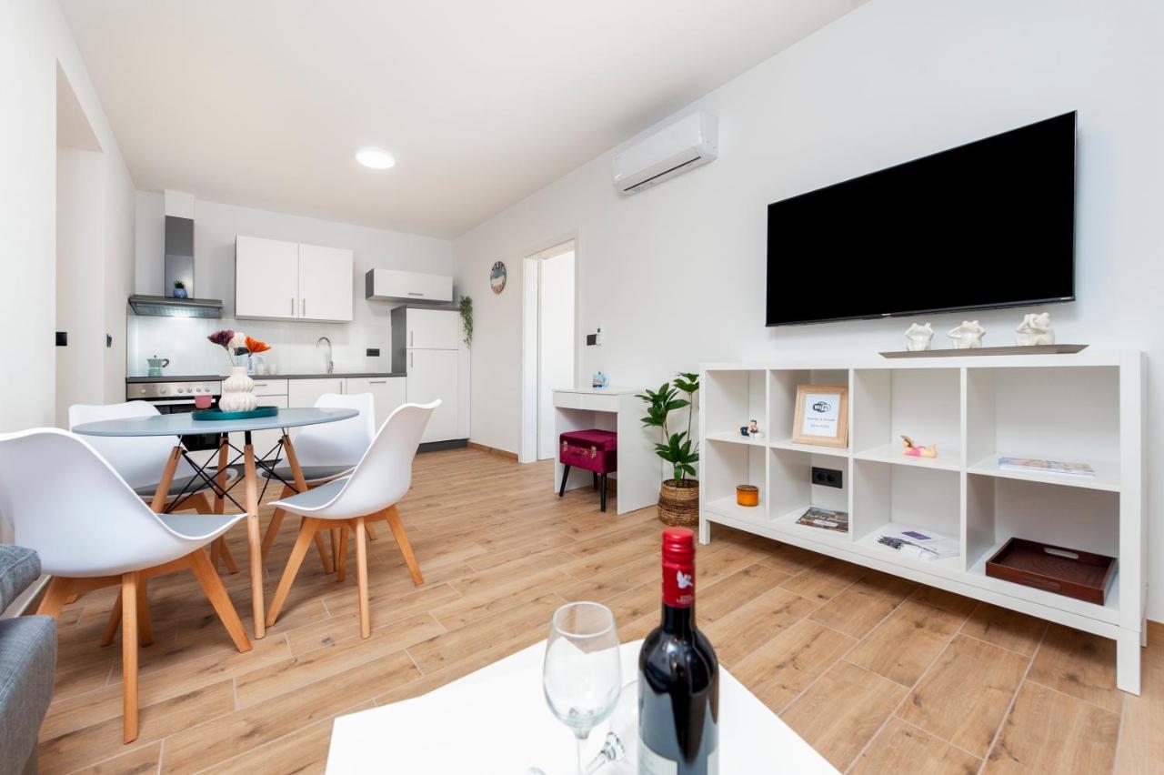 Apartments Sunrise & Sunset Ровин Екстериор снимка
