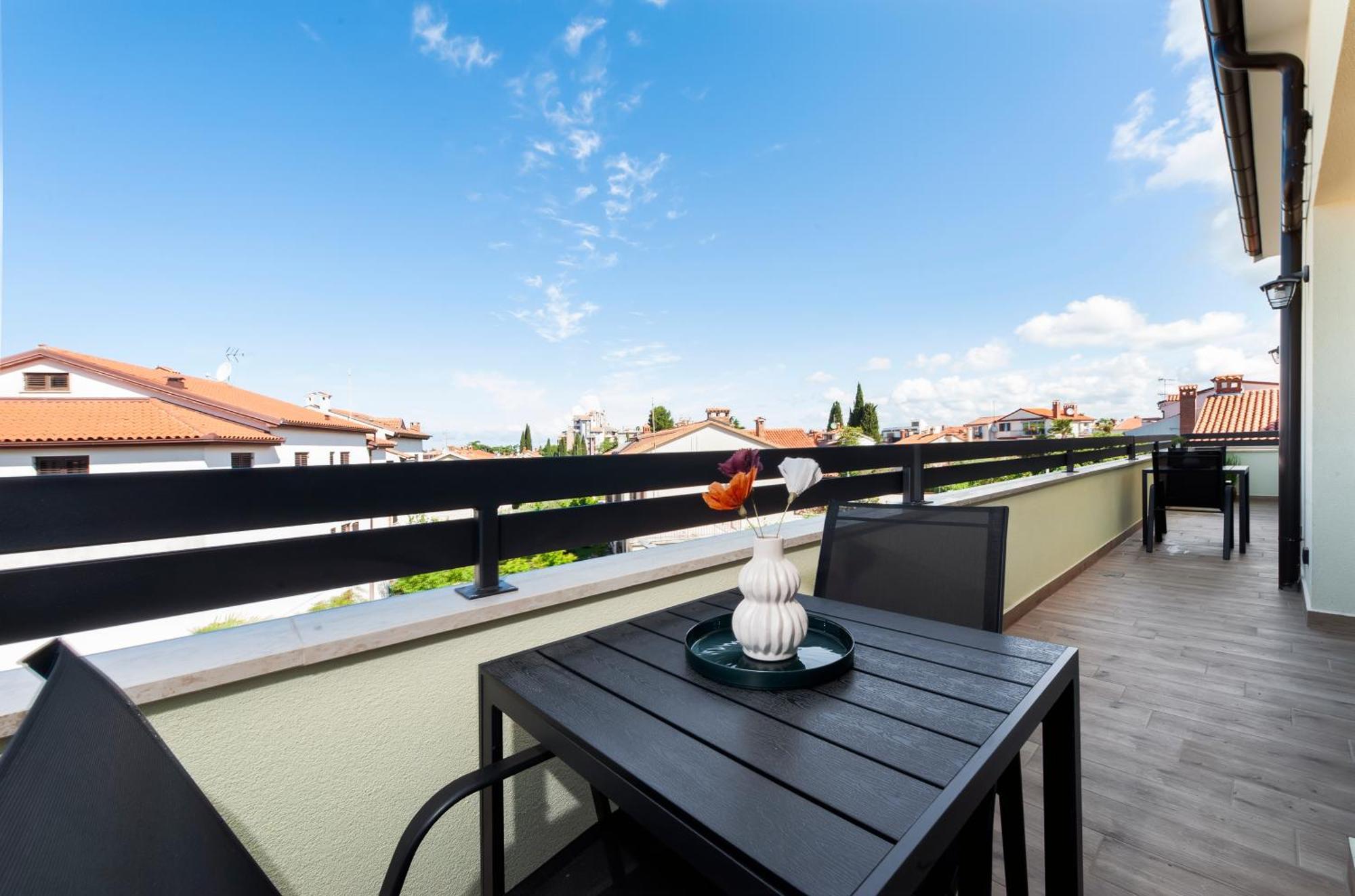 Apartments Sunrise & Sunset Ровин Екстериор снимка