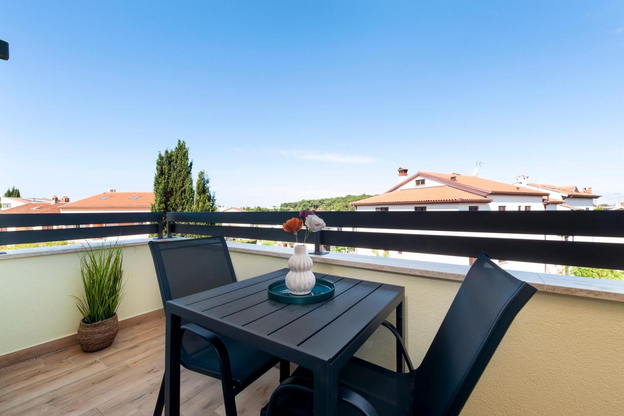 Apartments Sunrise & Sunset Ровин Екстериор снимка
