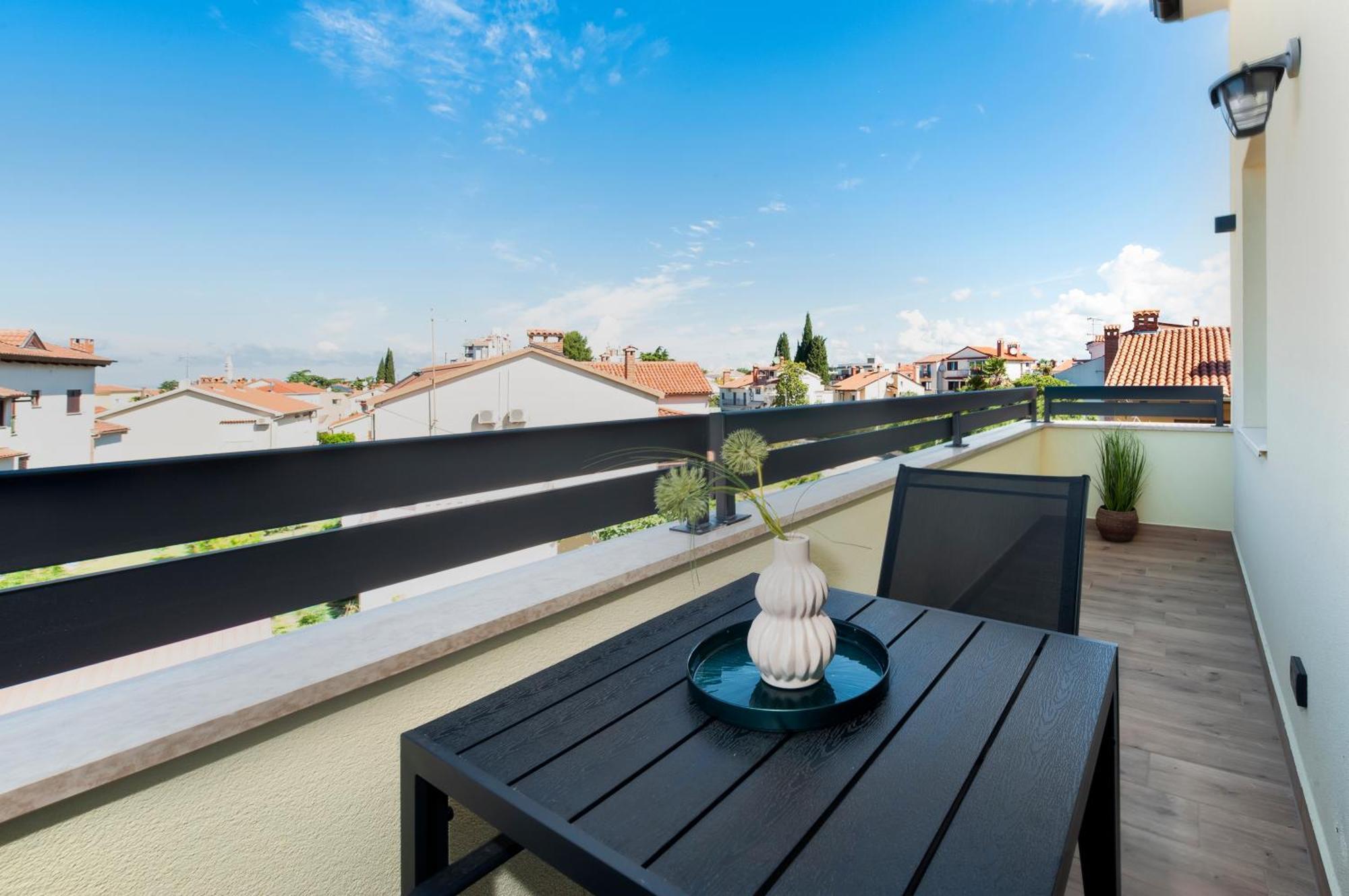 Apartments Sunrise & Sunset Ровин Екстериор снимка